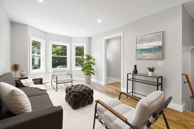 Photo - 6129 N Ravenswood Ave