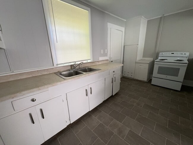 Photo - 3755 Newman Ave