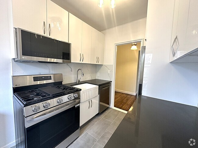 Building Photo - 9876 Queens Blvd Unit #3A Rental