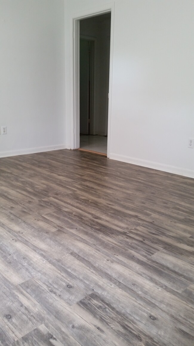 large living room - 319 NW 15th St Apartments Unit A