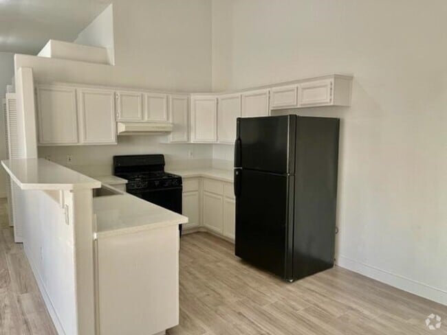 Building Photo - 2110 Los Feliz Unit 2084 Rental