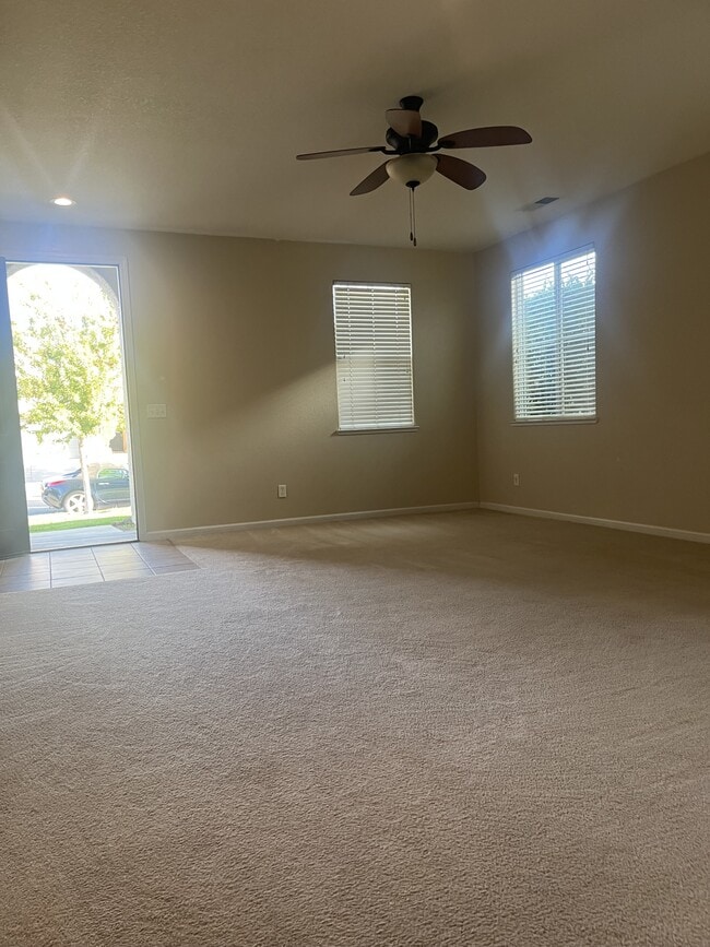 Photo - 3544 Kim Way