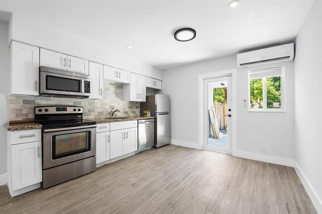 Photo - 2018 NE 19th St Unit 2018