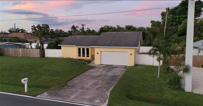 Building Photo - 4659 Alligator Dr Rental