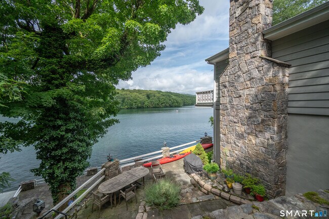 25 Terrace Dr