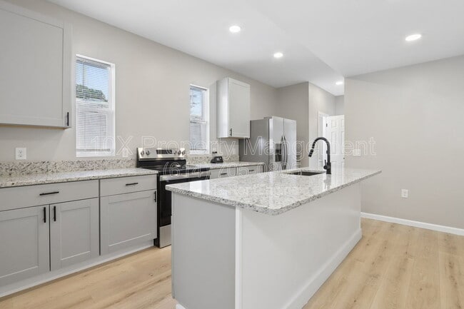 Photo - 1209 E Whittier St Unit 1209 E
