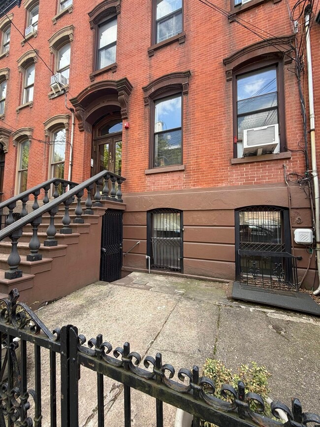 Building Photo - 131 Mercer St Unit 1