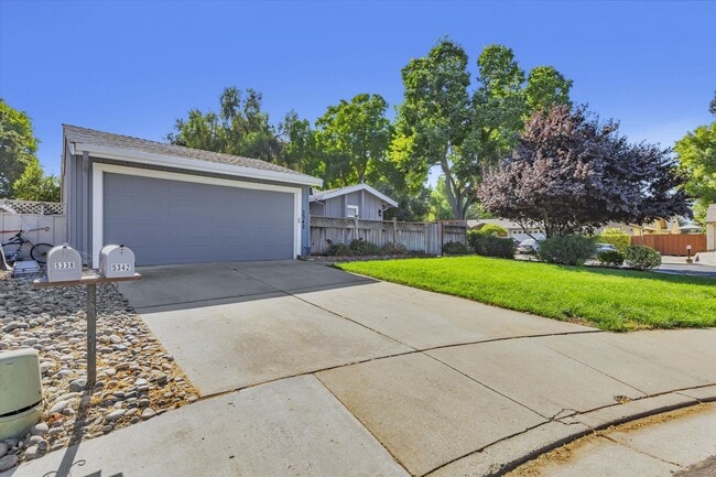 Building Photo - Updated home in Oak Grove