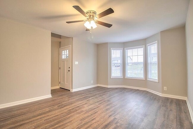 Photo - 733 Shetland Dr