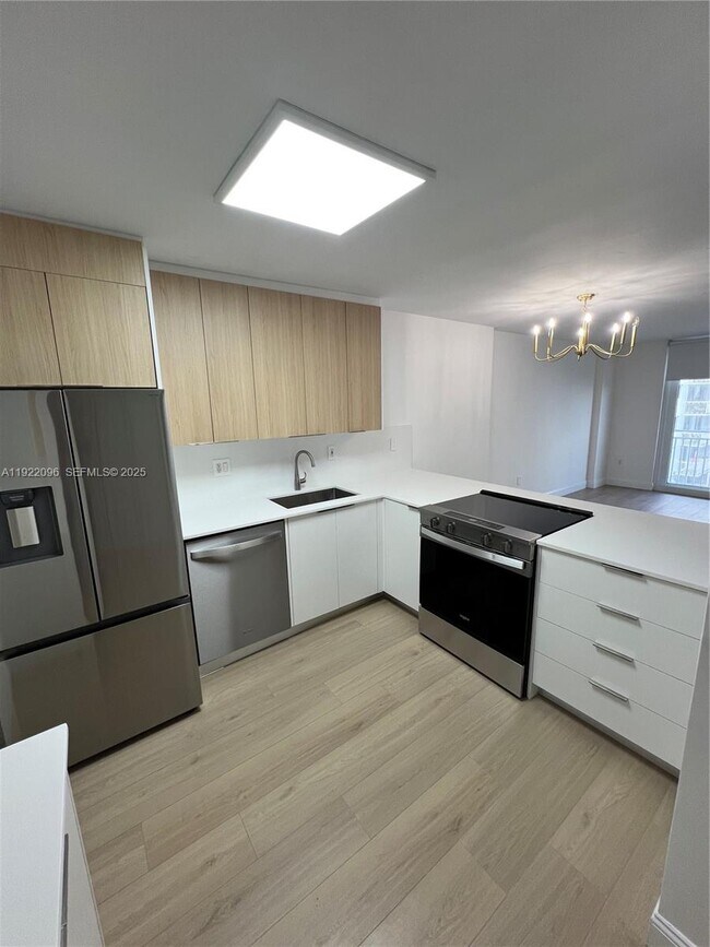 Building Photo - 345 Ocean Dr Unit 523