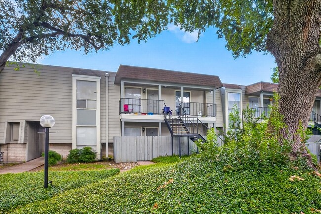Building Photo - 5929 Queensloch Dr Unit 131