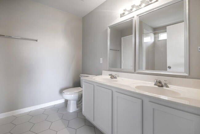 Photo - 17901 Violet Ln