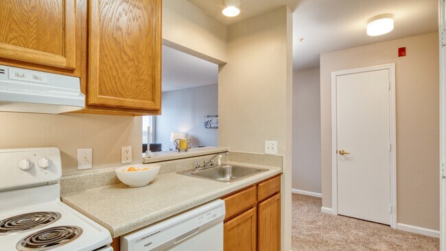 Sandston Plateau Senior Apartments - Kitchen