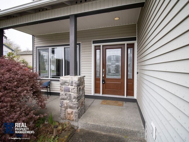 Photo - Spacious 4 Bed / 3 Bath Home with Loft, Fenced Yard & Covered Patio in Puyallup!