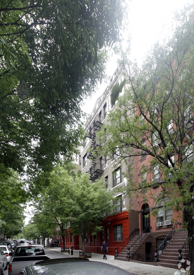 Photo - 125-135 W 111th St