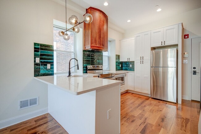 Photo - 2841 W Diamond St Unidad C