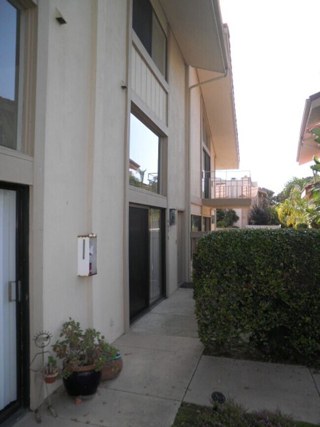 659 Del Parque Dr Unit B