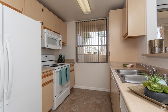 1BR, 1BA- 792 SF
