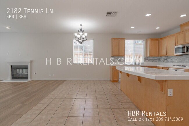 2182 Tennis Ln