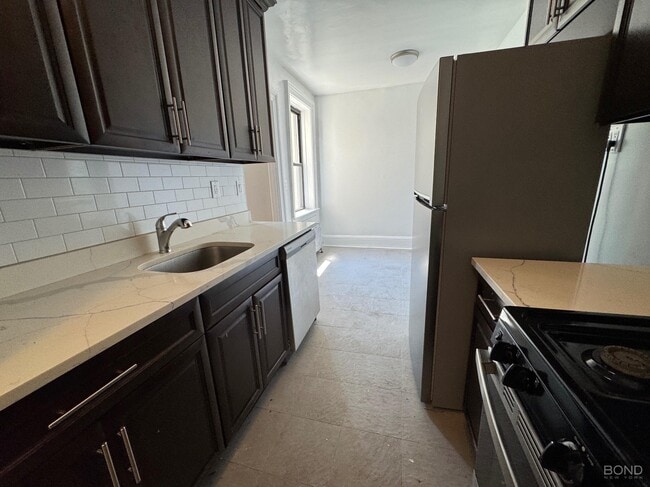 Building Photo - 32-15 35th St Unit F5 Rental