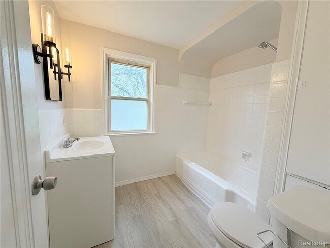 Photo - 11375 Roxbury St