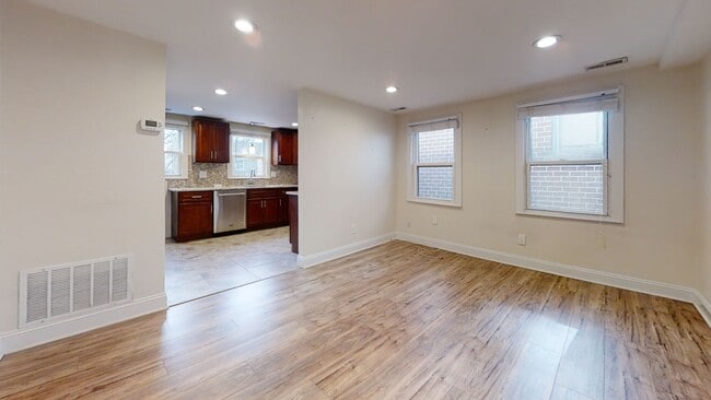 Building Photo - Welcome home to this stunning 1Bd/1Bth condo nestled in the heart of beautiful historic Old Town!