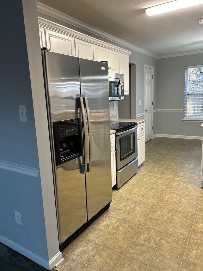 Photo - Spacious Family Rental in Prime Location