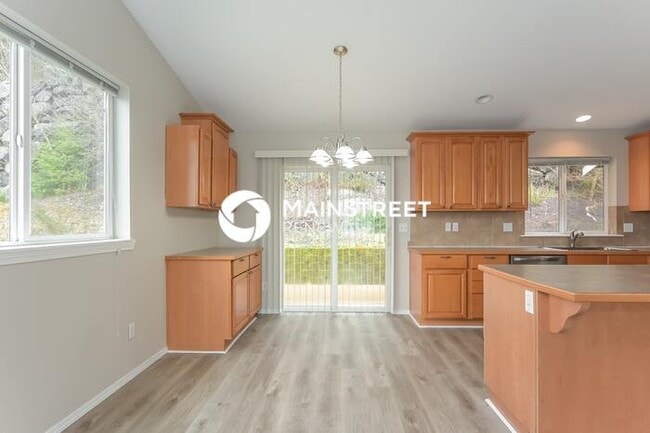 Photo - 3 Bedroom Pet-Friendly Home in SPANAWAY, W...