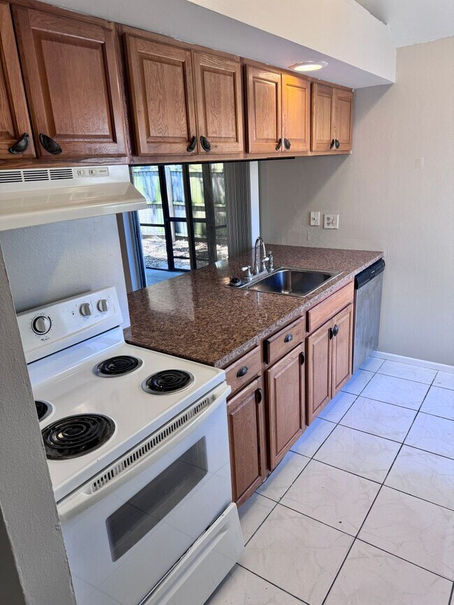 Photo - 2/2 Townhome Located in Palm Harbor WITH G...