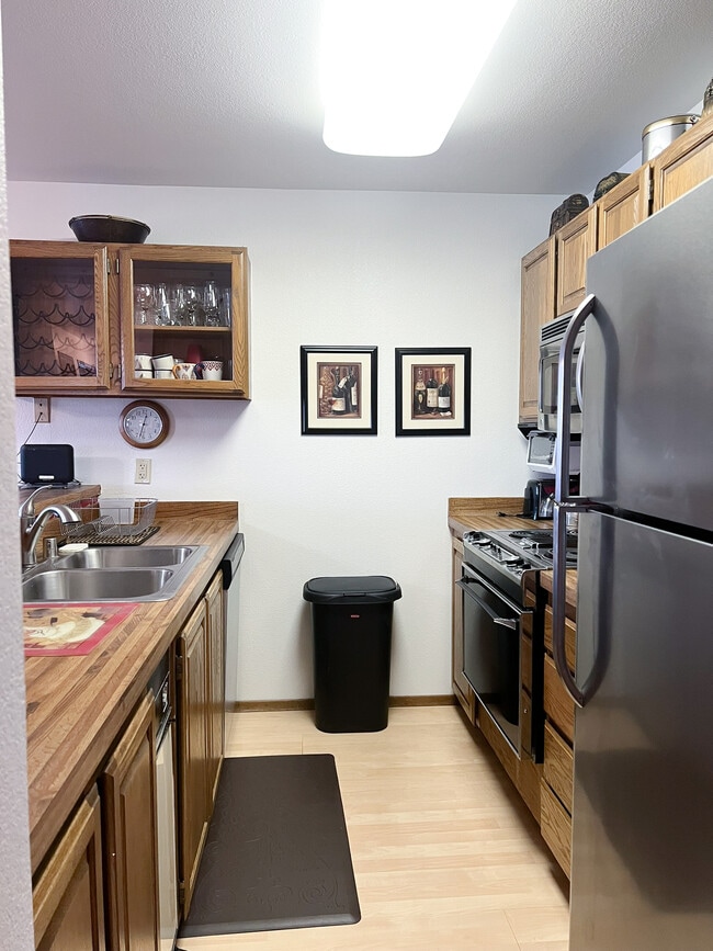 Photo - 380 E 11th Ave