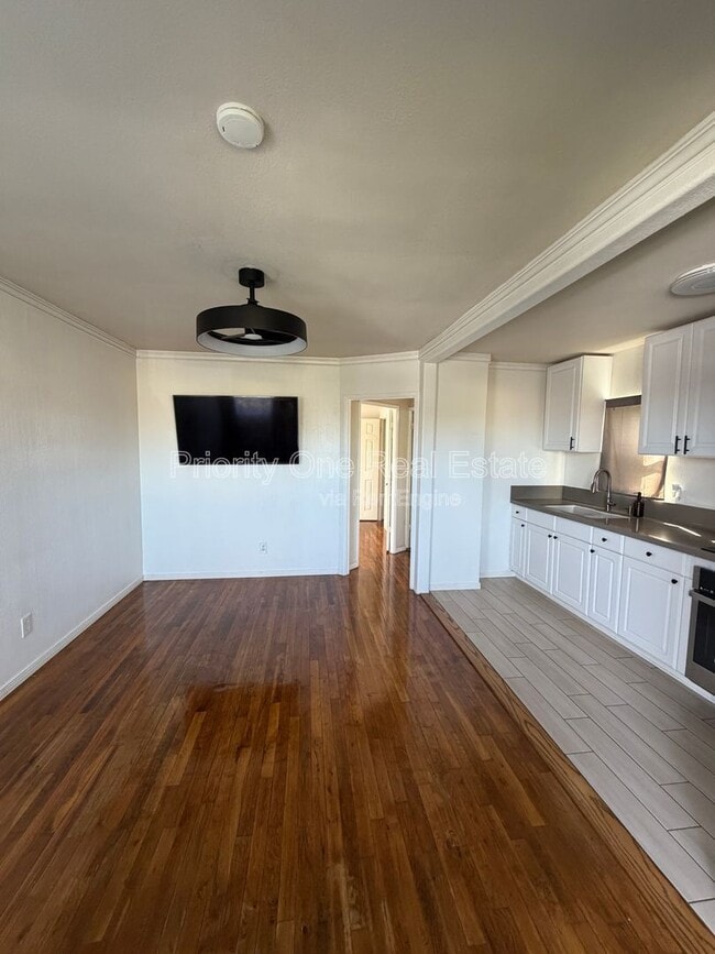 Photo - 2987 Clay Ave