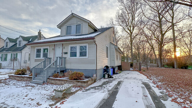 Building Photo - 53 Hessian Ave Rental