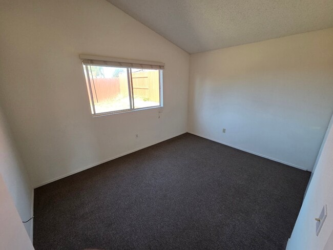 963 Skyline Dr