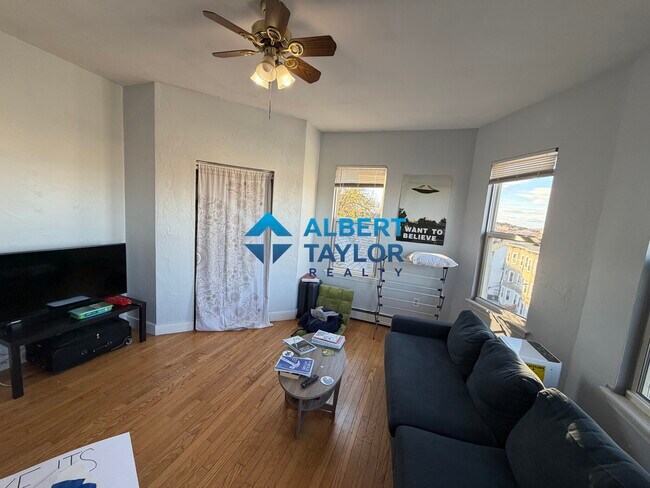 Living Area - 8 Eldora St Unit 3