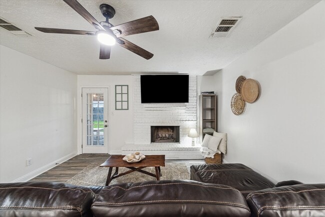 Photo - 5618 Village Way Dr.