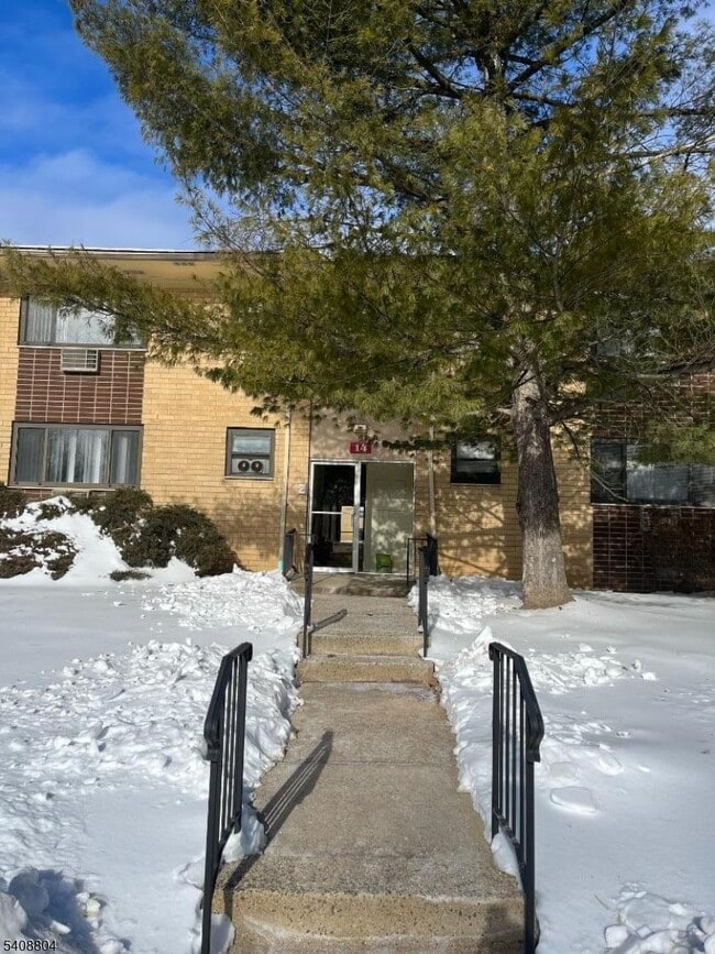 Building Photo - 401 US-22 Unit D