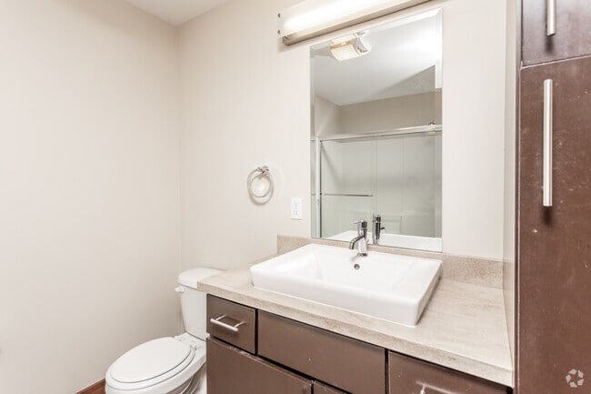 2BR, 2BA - 1,000-1,400 SF