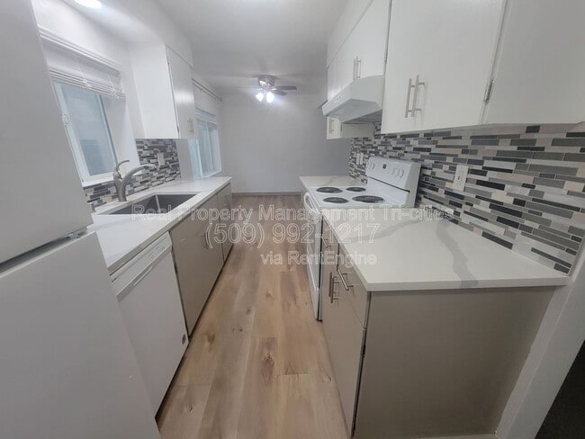 Building Photo - 1817 Cartmell St Unit 202