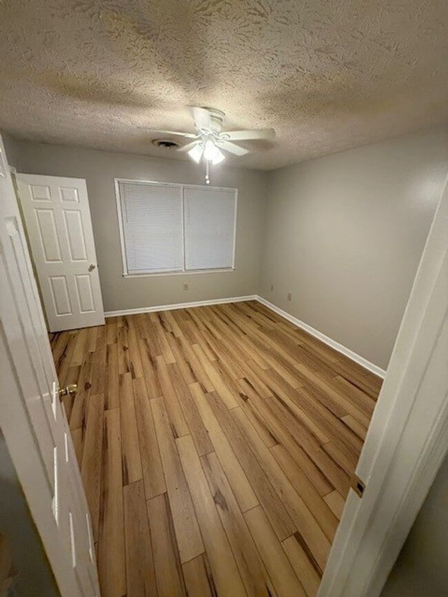 Photo - Lovely 3 BR House in South Lexington! New Paint & Flooring! Fenced Backyard, Off-Street Parking