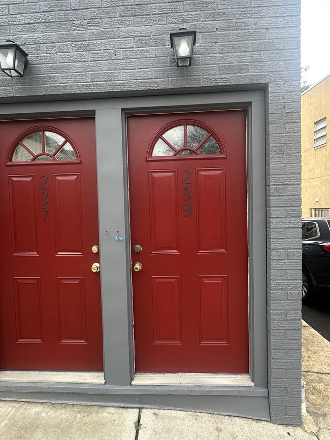 239 Wessington Ave Unit 2nd fl