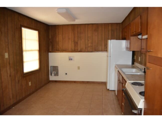 Photo - Main Place Apartments: 2BR 1BA