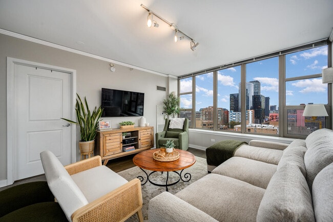 Photo - 200 N Jefferson St Unit 904