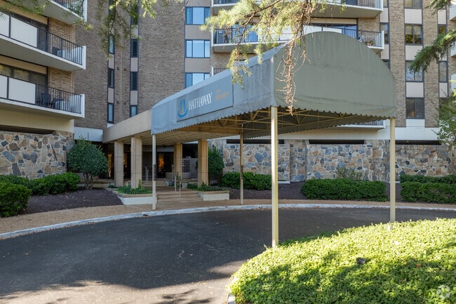 2956 Hathaway Rd - Entrance - Hathaway Tower