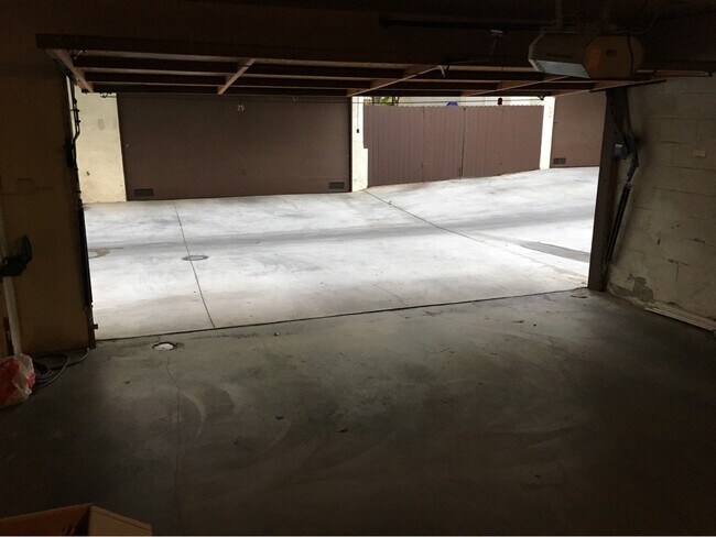 Photo - 6540 Hayvenhurst Ave