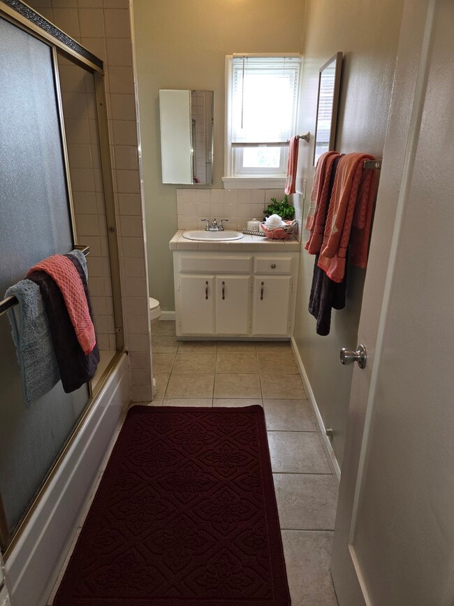 Fotografía del edificio - 5222 W Olympic Blvd Unidad 5222