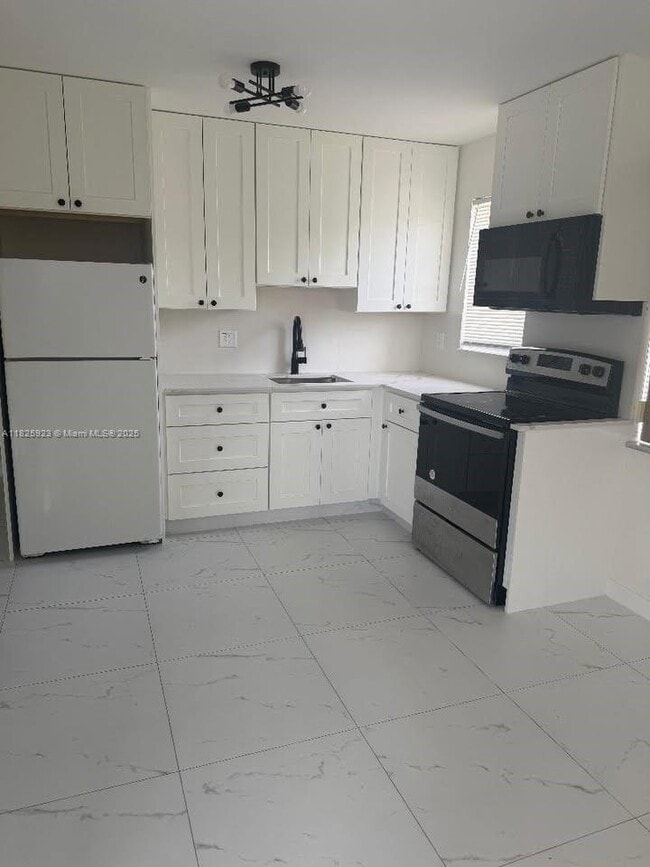 Photo - 722 NE 8th St Apartment Unit 6