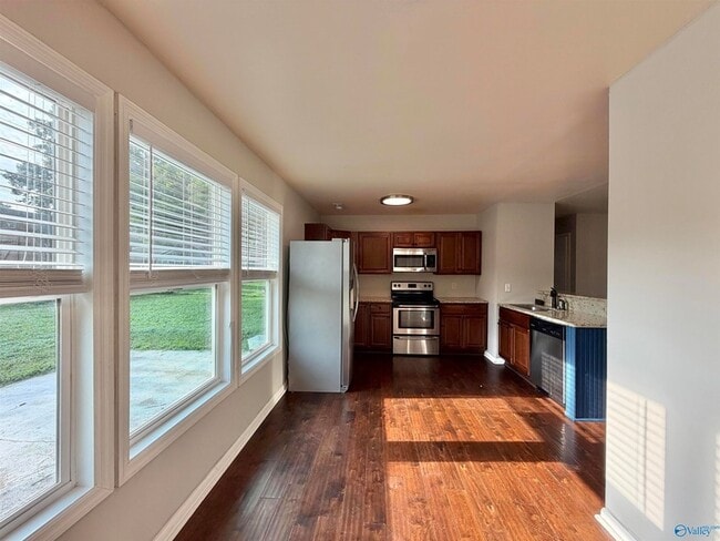 Photo - 2110 Fernbrook Dr NE