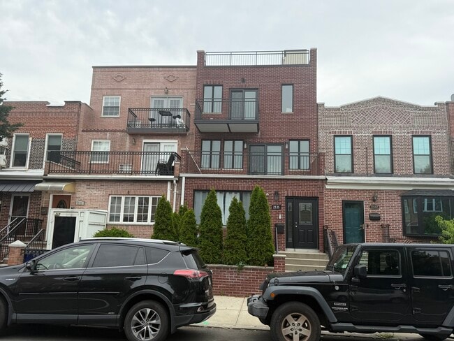 Building Photo - 2335 35th St