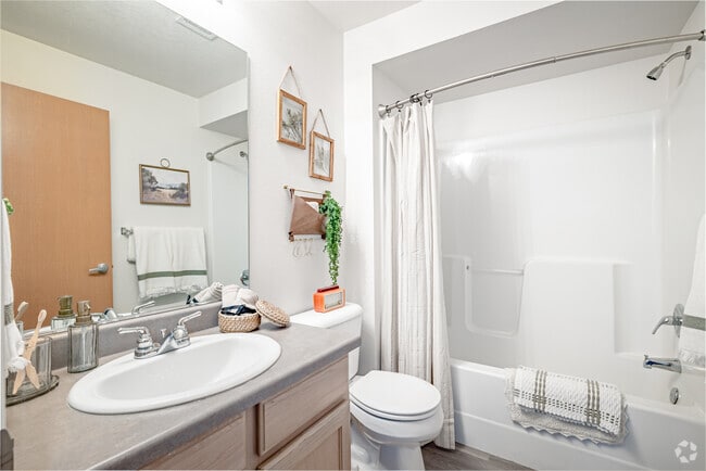 105 - 3BR, 2BA - 1,100SF - Secondary Bathroom