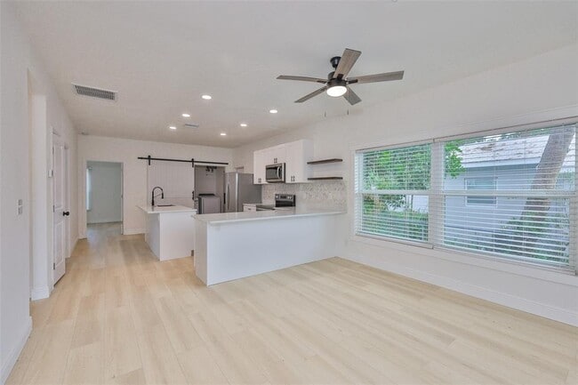 Photo - 829 18th St S